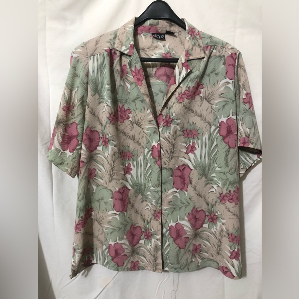 Women’s short sleeve blouse